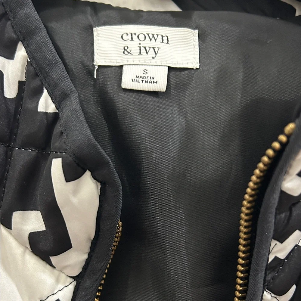 Crown & Ivy Houndstooth Quilted Vest - Picture 2 of 3